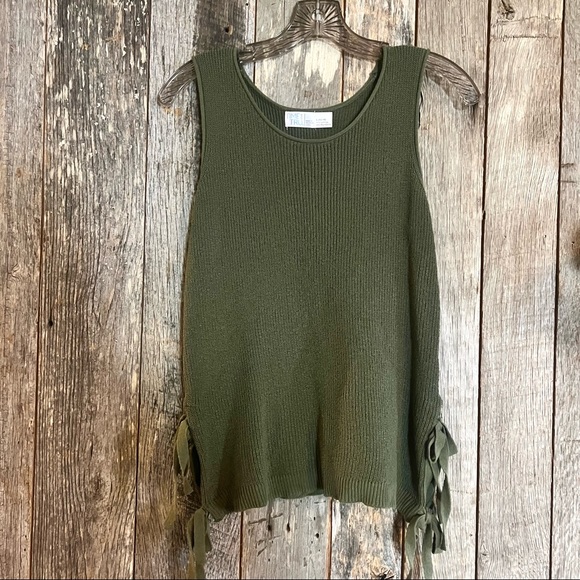 Time and Tru Tops - Women’s Large Green Knit Tank Top - Excellent Condition